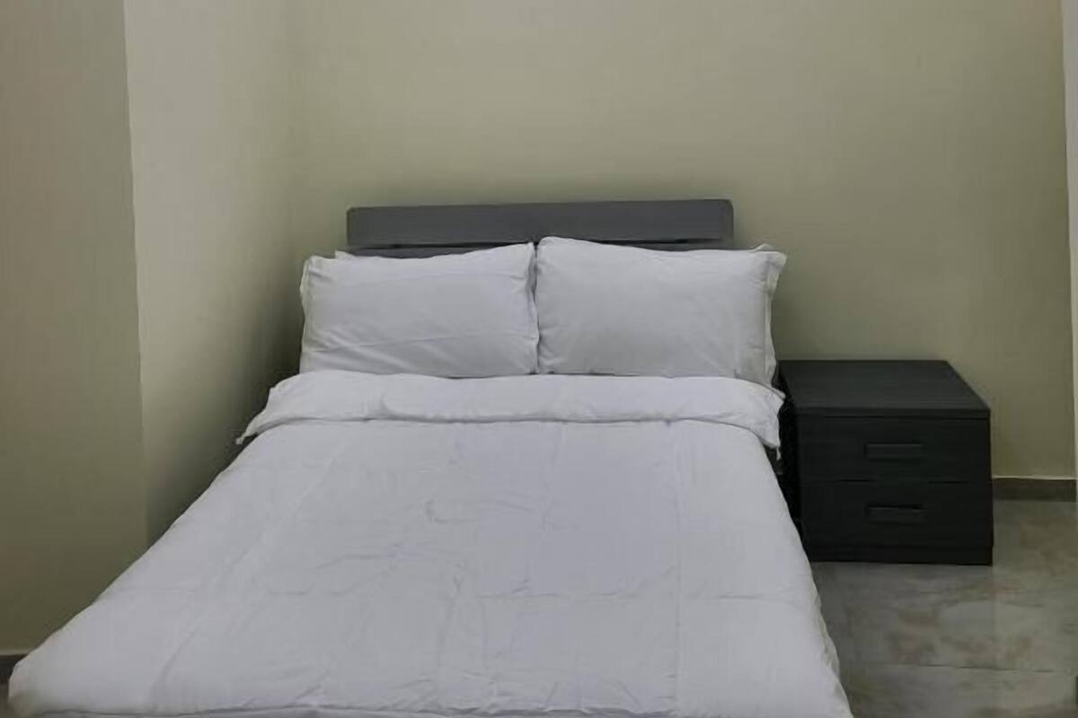 Comfort Single Room | Desk, iron/ironing board, free WiFi
