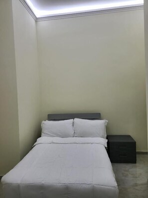 Comfort Single Room | Desk, iron/ironing board, free WiFi - Rome Jubilee Stays (Rome)