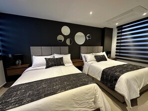 Vierbettzimmer | Hochwertige Bettwaren, kostenloses WLAN, Bettwäsche