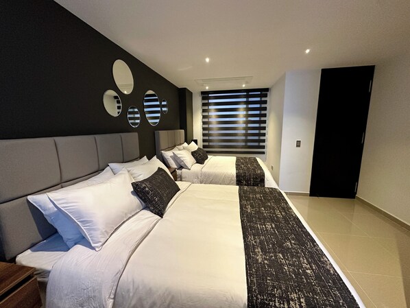 Habitación cuádruple | Ropa de cama de alta calidad, wifi gratis y ropa de cama 