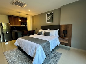 Deluxe Studio | Premium bedding, free WiFi, bed sheets