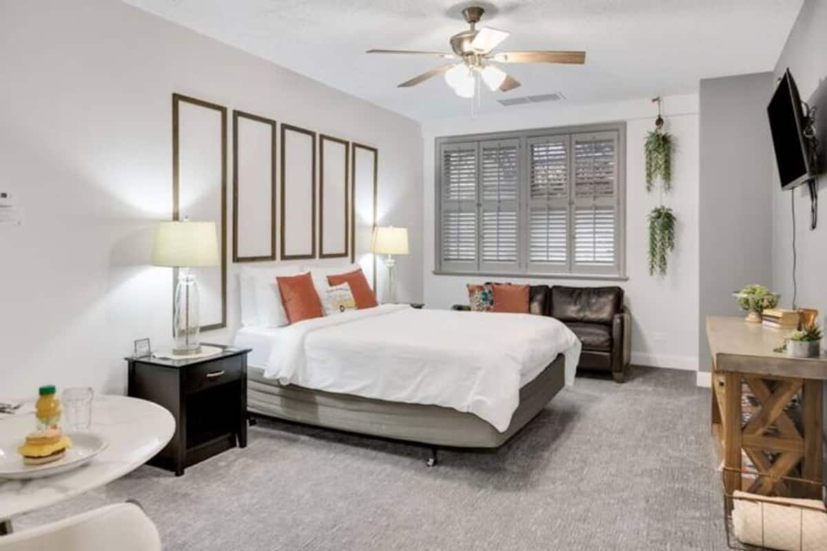 Comfort Studio, City View | Iron/ironing board, WiFi (free)