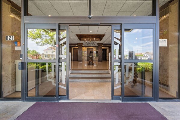 Property entrance - Hotel Phillips (Bartlesville)