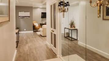 Departamento Deluxe, 2 habitaciones, vista a la ciudad | Tabla de planchar con plancha y wifi gratis