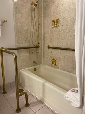 Bathroom - Hotel Phillips (Bartlesville)