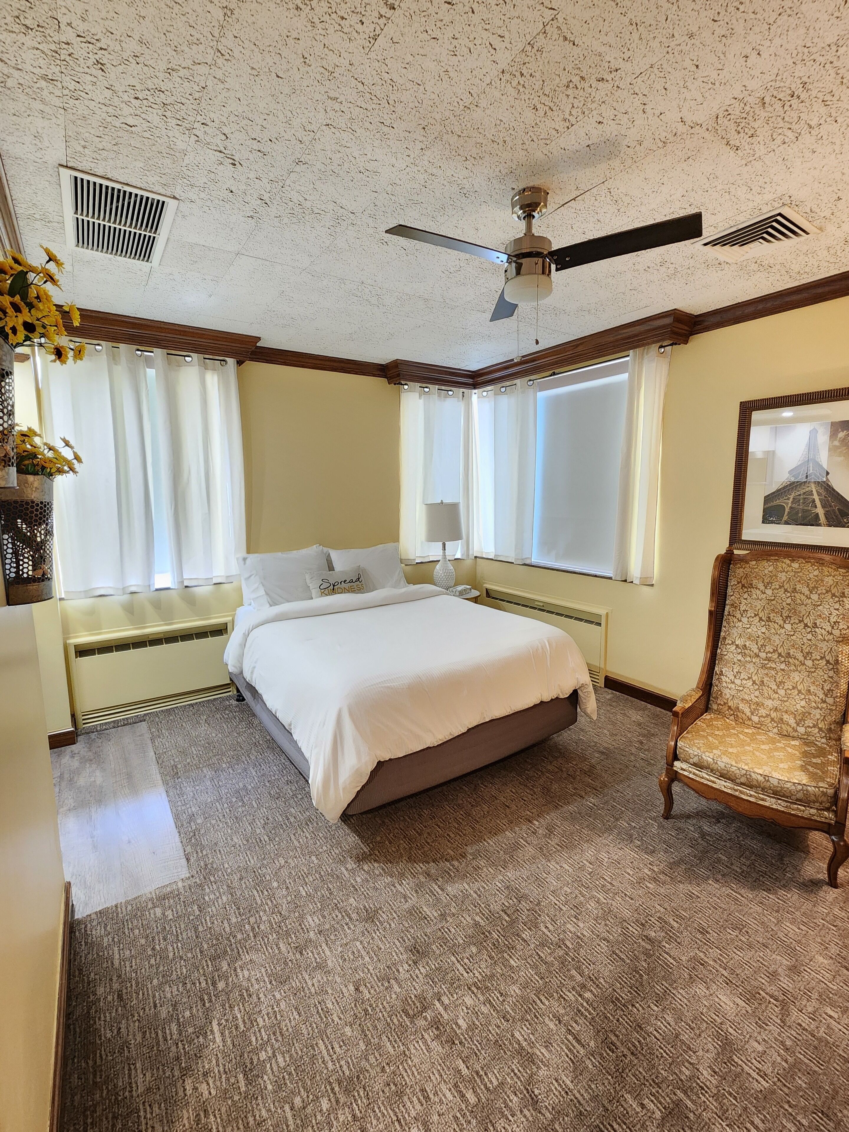 Deluxe Studio, Kitchenette, City View | Living area