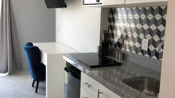 Fridge, microwave, stovetop, coffee/tea maker