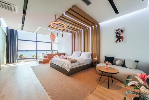 Marina Luxury Jacuzzi Suites by PS