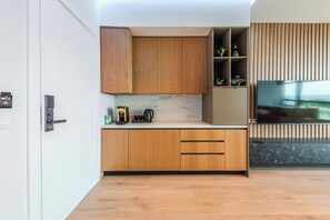 Superior Suite, Sea View | Iron/ironing board, free WiFi