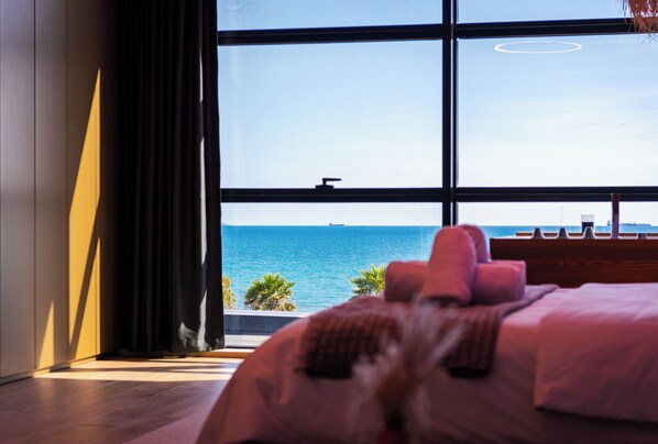 Superior Suite, Sea View | Iron/ironing board, free WiFi