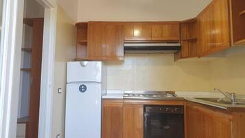 Frigorifero, forno, piano cottura, macchina per tè/caffè