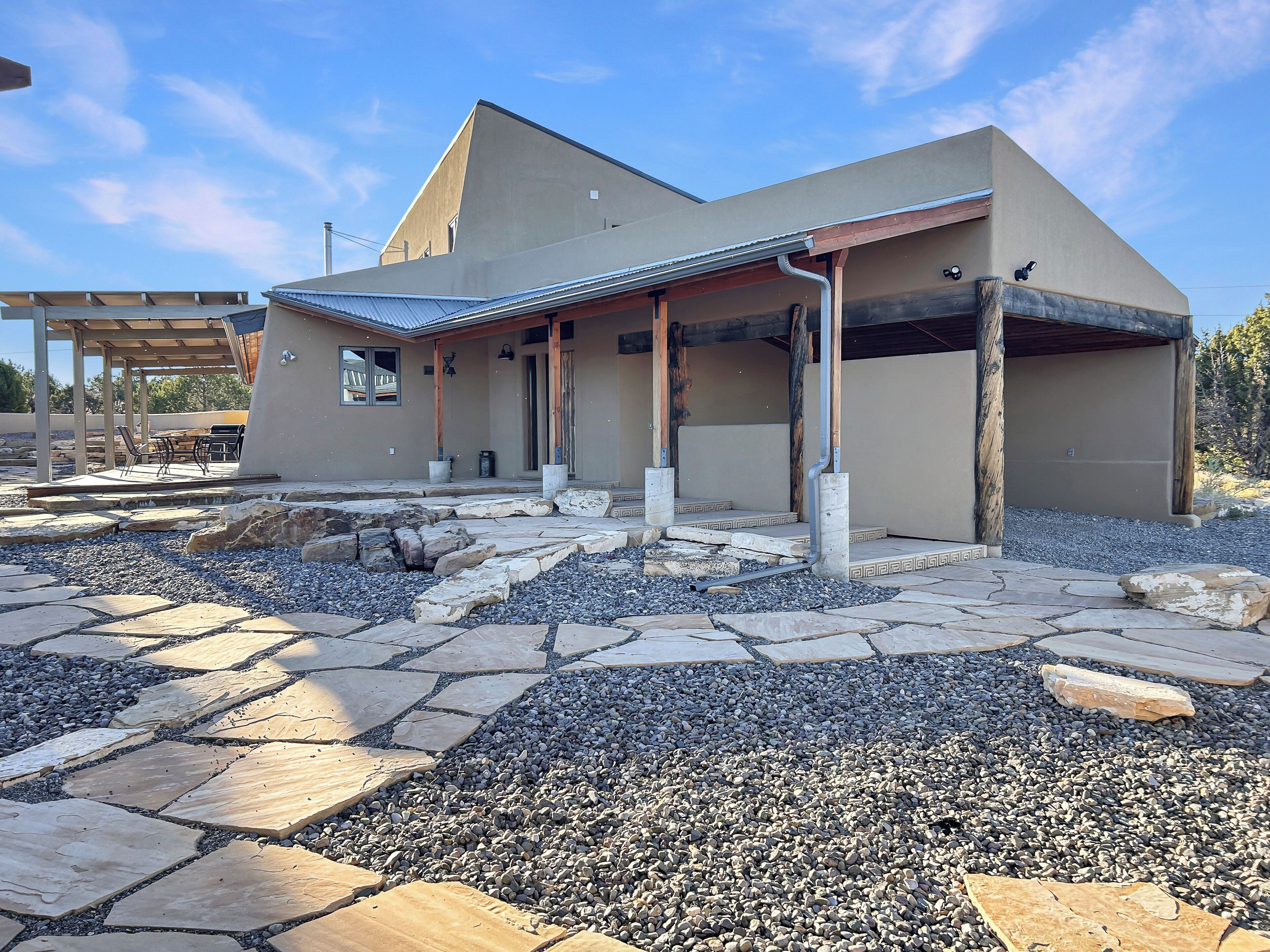 المنشأة من الخارج