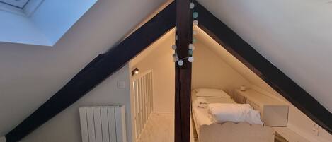 1 bedroom, iron/ironing board, travel cot, WiFi