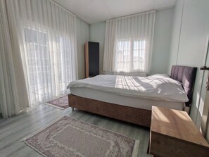 Iron/ironing board, WiFi, bed sheets