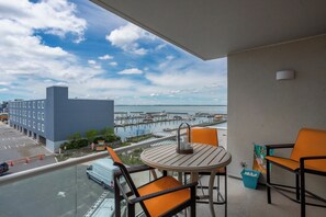 Outdoor dining - "Sunset Sands" 2 BR Condo in Dewey Beach (Dewey Beach)