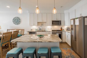 Fridge, microwave, oven, stovetop - "Sunset Sands" 2 BR Condo in Dewey Beach (Dewey Beach)