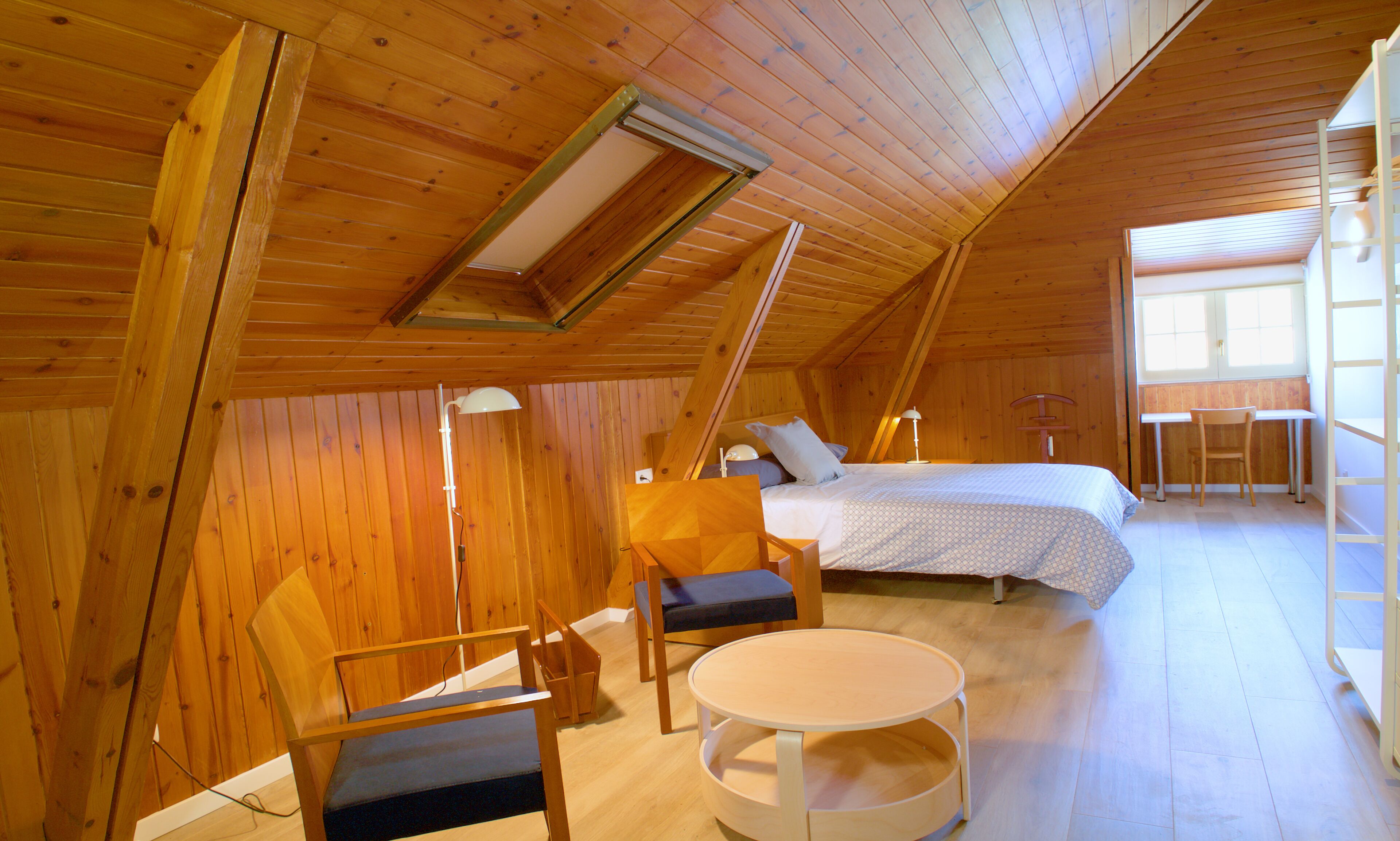 1 dormitorio, tabla de planchar con plancha, wifi y ropa de cama