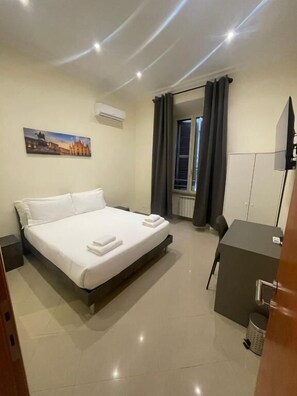 غرفة مزدوجة مريحة | مكتب ومكواة/لوح كي وواي فاي مجانًا