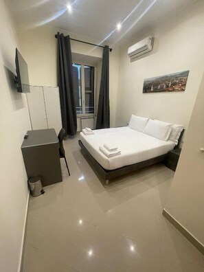 Kamar Double Comfort | Meja kerja, setrika/meja setrika, dan Wi-Fi gratis