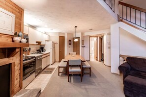 Frigorífic, microones, forn i placa de cuina 