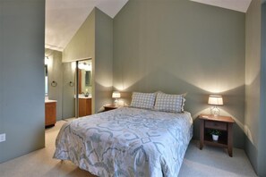 3 bedrooms, iron/ironing board, free WiFi, bed sheets - Spacious Mtn. Stay w/ Loft | Slopes Nearby + Pools (Champion)
