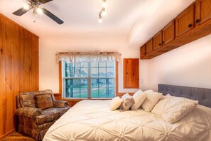 4 bedrooms, iron/ironing board, free WiFi, bed sheets