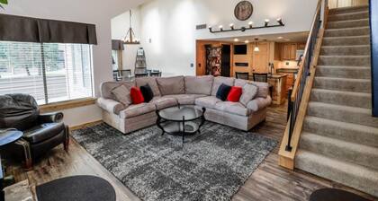 Sleek 2BR Loft | Near Slopes + Shuttle & Pools
