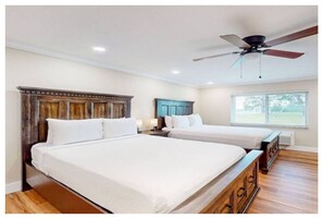 4 bedrooms, iron/ironing board, WiFi, bed sheets