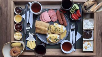 Tägliches inbegriffenes kontinentales Frühstück