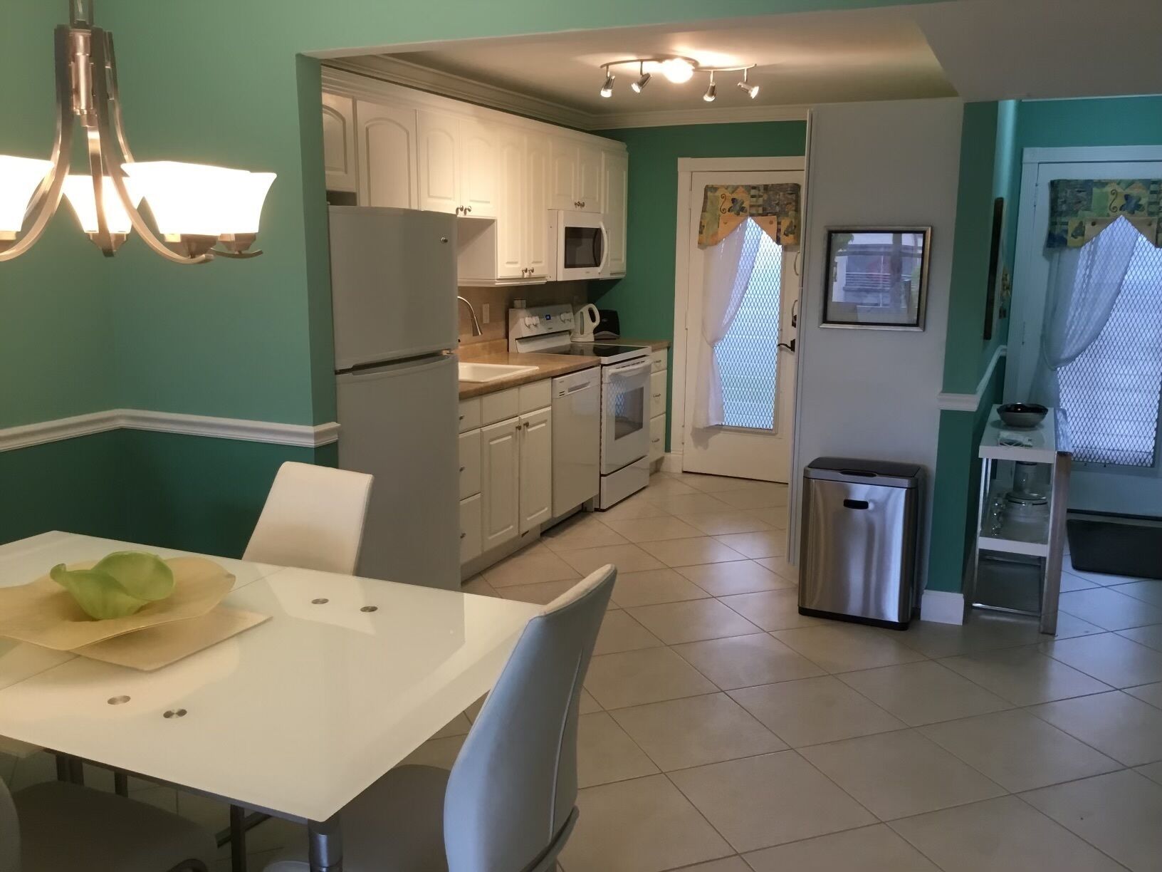 Mikrowelle, Ofen, Geschirrspüler