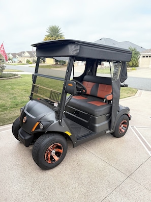 Property grounds - Walk to Brownwood Paddock Square, Golf cart included, open floor plan w/ updates (The Villages)