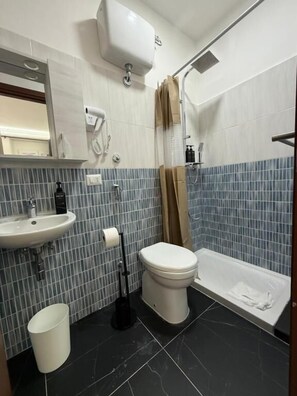Deluxe Double Room | Bathroom | Shower, hair dryer, towels, soap - Rome Jubilee Stays 3 (Rome)