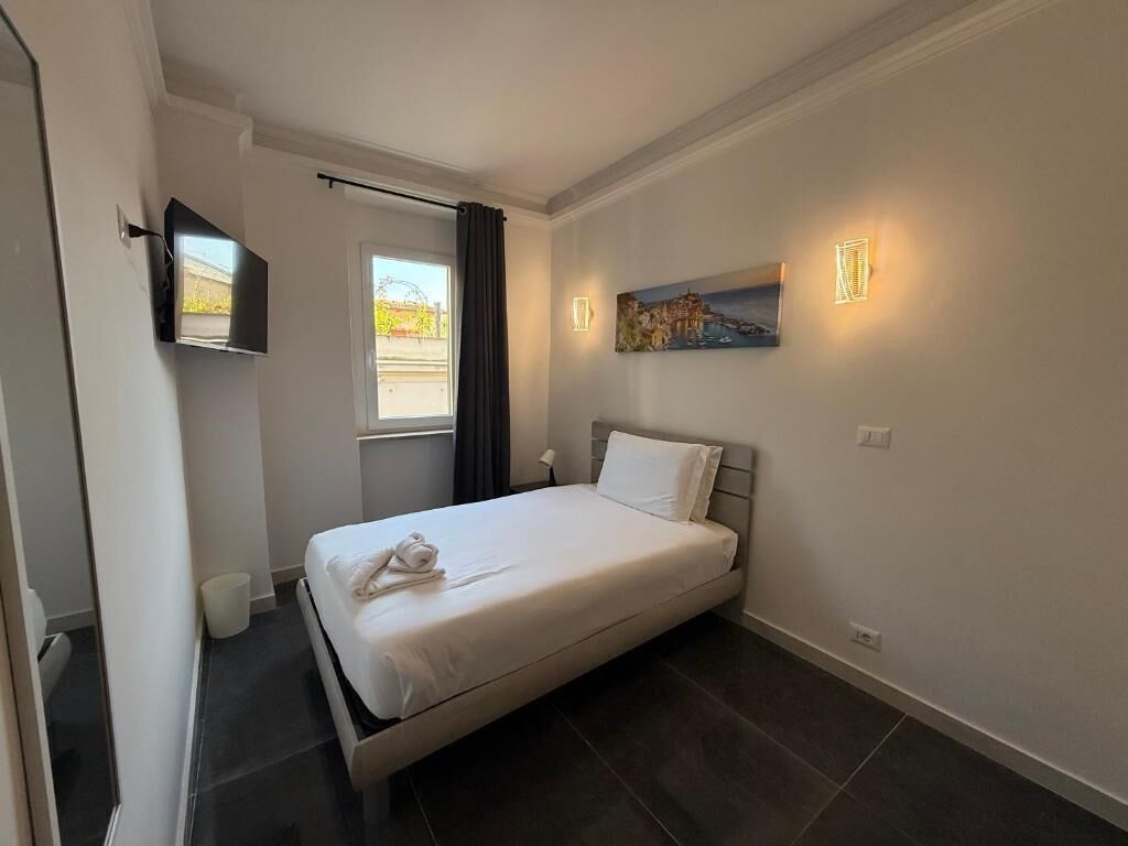 Deluxe Single Room | Desk, iron/ironing board, free WiFi