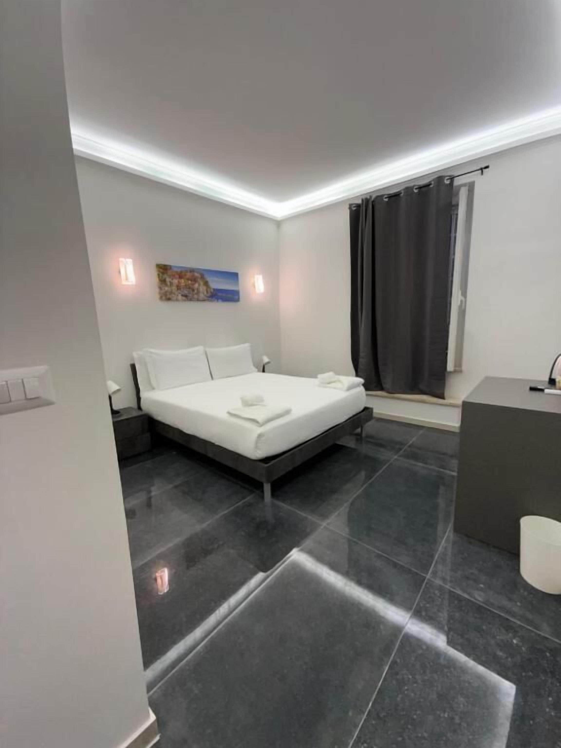 Deluxe Double Room | Desk, iron/ironing board, free WiFi