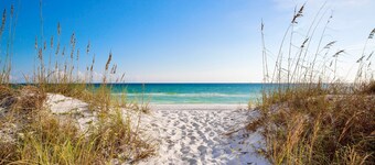 Watercolor: Private heated pool, Free golf cart, 2min to beach, Game room, Bunks