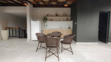 Deluxe Apartment, Garden View | Interior