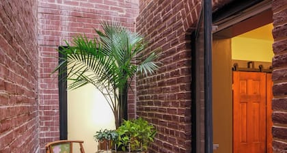 2BR Capitol hill delight, with private parking