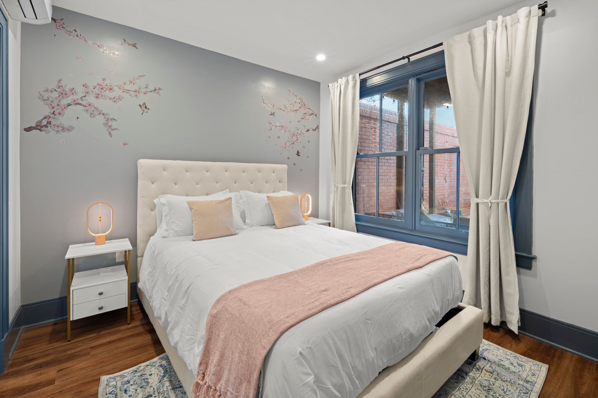 2 chambres, bureau, fer et planche à repasser, lit parapluie