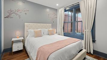 2 chambres, bureau, fer et planche à repasser, lit parapluie