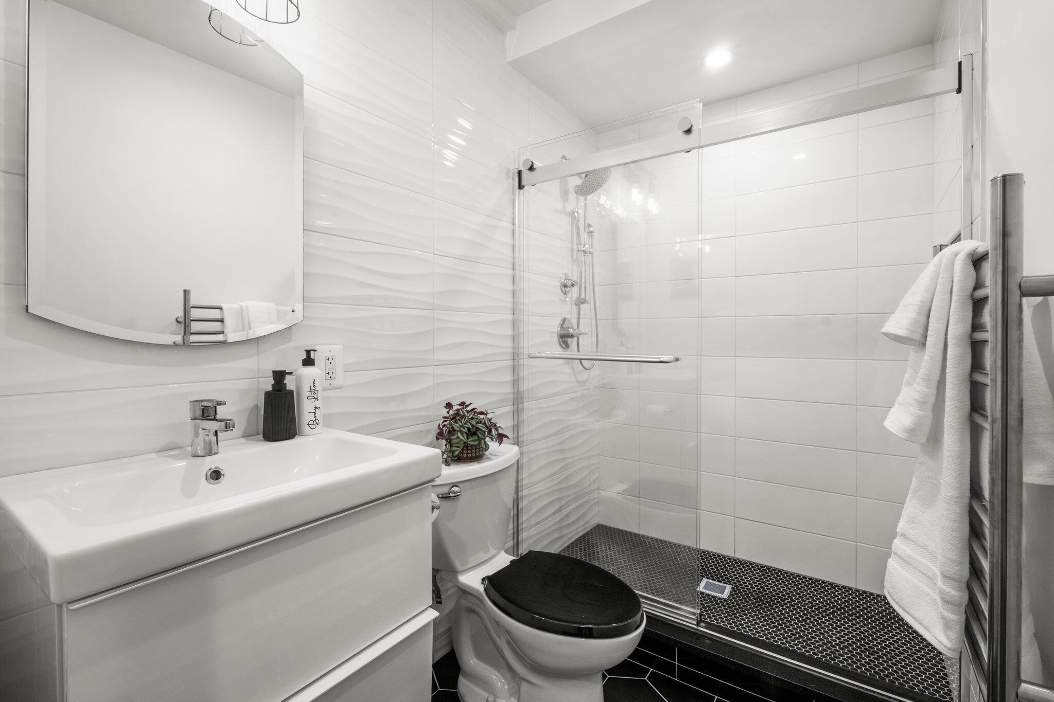 Douche, articles de toilette écologiques, séchoir à cheveux