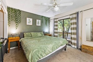 2 bedrooms, desk, iron/ironing board, WiFi