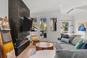 Télévision, cheminée