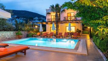 Piscine extérieure, piscine chauffée