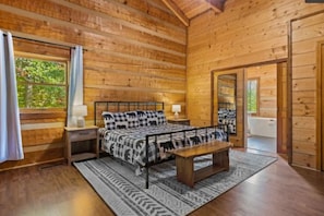 4 bedrooms, iron/ironing board, travel cot, WiFi - The Smoky Bear: View, Hot Tub, Pool & MORE! (Gatlinburg)