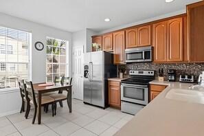 Fridge, microwave, oven, dishwasher - Vista Cay 3BR Townhome – Near Universal & OCCC (Orlando)