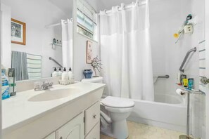 Towels, soap, toilet paper - 1925 5-bedroom Historical home Downtown Sebring 
5 miles to Racetrack (Sebring)