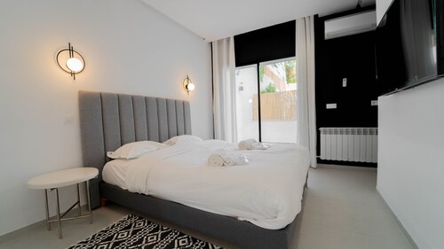 Aurora La Marsa Jacuzzi Modernit Charme