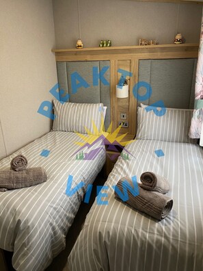 2 bedrooms, iron/ironing board, WiFi - holidayincumbriacouk - Peaktop View, Winscales, Cumbria (with Hot Tub) (Workington)