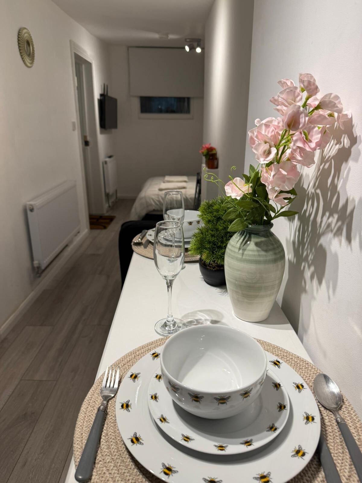 1 soverom, strykejern/-brett, wi-fi (inkludert) og sengetøy