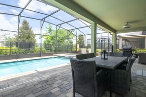 A heated pool - Solara 5BR Villa w/ Pool, Game Room & Themed Rooms (Kissimmee)